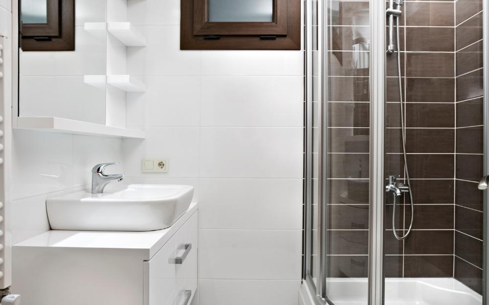 Best types of tiles to use to prevent shower leaks | prevent shower leaks